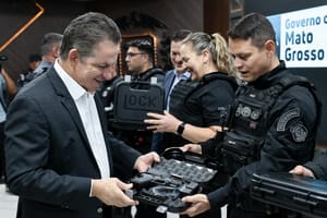 Governo do Estado entrega 1.950 pistolas Glocks a policiais penais de MT