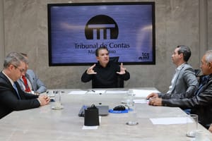 Presidente do TCE recebe balanço das ações da Secretaria de Justiça