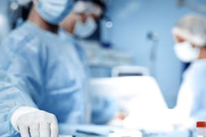 Plano de saúde terá que cobrir cirurgias reparadoras e indenizar paciente