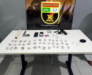 Foragidos da Justiça por tráfico de drogas e porte ilegal de arma são presos em Várzea Grande