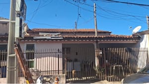 Furto de energia termina com fuga pelo telhado e dois presos em flagrante em Cuiabá