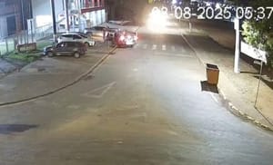 PMs ajudam a salvar a vida de bebê de um ano engasgado com leite; veja vídeo