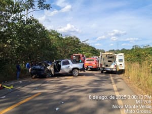 Colisão entre sedan e picape mata casal e criança de três anos em MT; seis ficam feridos