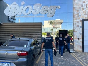 Contratos com laboratório alvo da PC por falsificar exames passarão por reanálise, diz prefeitura