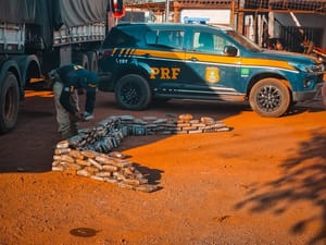 PRF apreende carga de cocaína escondida em pneus de carreta em Várzea Grande