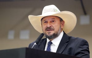 Cattani sai em defesa de Abilio e rebate críticas de secretário