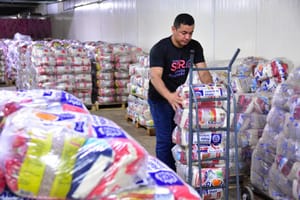 Programa SER Família Solidário entrega 72 mil cestas para os 142 municípios do estado