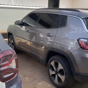 Mulher é presa em Várzea Grande dirigindo Jeep Compass furtado de concessionária