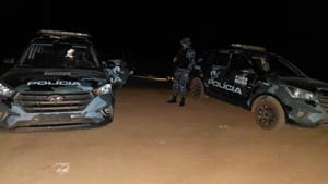Cerco aos assaltantes de agência bancária mobiliza 100 policiais e encontra Hilux usada na fuga
