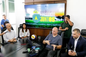 Prefeito anuncia união das secretarias de Educação, Esporte e Cultura, e deve economizar R$ 4 milhões