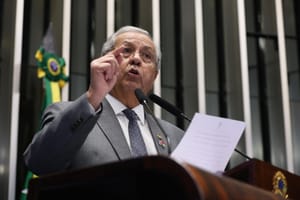 Jayme Campos ataca decisão da Justiça que suspendeu liminar; Senado entra na briga