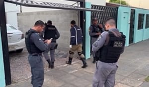 Mulher é brutalmente assassinada com ao menos 20 facadas em MT;  marido é preso em surto