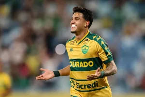 Jader decide no fim e garante vitória do Cuiabá sobre a Chapecoense; veja