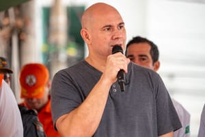 Abilio repudia e ameaça exonerar servidores que comemorar morte de ativista da direita