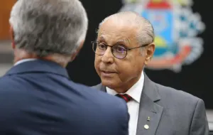 Deputado critica postura de líderes do União e PP e alerta para movimentação dos adversários