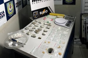 Traficante é preso com 41 porções de drogas em flagrante em residência