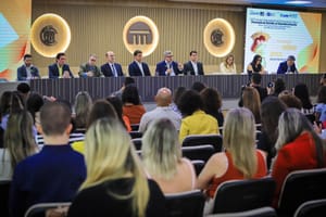 SES e TCE reúnem gestores e profissionais de saúde para debater prevenção ao suicídio