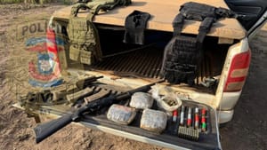 Bandidos são mortos em confronto e polícia apreende armamentos pesados, munições e drogas