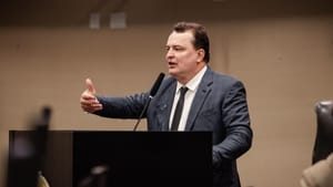 Max Russi comemora arquivamento da PEC da Blindagem