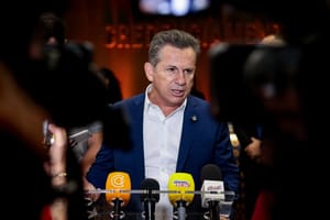 Governador recebe alta, segue tratamento em casa e deverá passar por novos exames