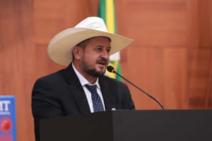 “Deputados estão apodrecendo na cadeia por se manifestar”, diz Cattani ao defende PEC