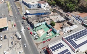 Bombeiros usam mais de 80 mil litros de água para extinguir incêndio em madeireira