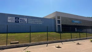 Estado abre processo seletivo para professores e técnicos com salários de até R$ 12,2 mil