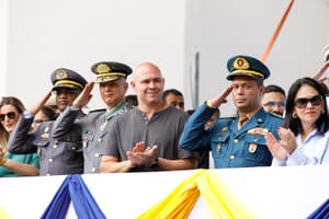 Prefeito celebra patriotismo e memória afetiva no desfile cívico de 7 de Setembro em Cuiabá