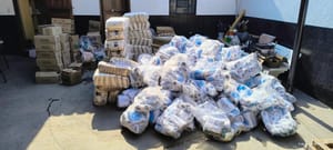 Polícia Civil apreende caminhão que distribuía cestas básicas para facção criminosa