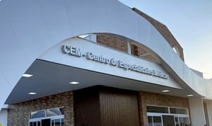 Psicólogo pede para mãe aguardar fora da sala e estupra criança de seis anos durante consulta