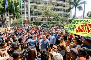 Prefeito promete realocar famílias que serão despejadas de área no Contorno Leste