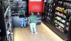 Bandidos invadem tabacaria, agridem funcionária grávida e a obrigam transferir dinheiro