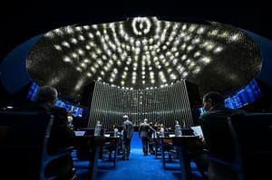 Senado pode votar pena maior a quem fornece droga ou bebida a menor de 18 anos