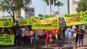 Invasores fazem protesto na prefeitura de Cuiabá após serem notificados para desocupar área
