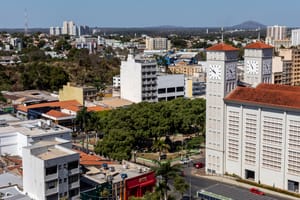 Prefeitura anuncia entrega de lotes urbanizados a inscritos no programa Casa Cuiabana