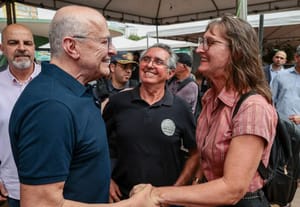 "Virada de chave na agricultura familiar”, diz produtora em entrega de máquinas na capital