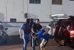 Casal de idosos é feito refém após ter residência invadida e bandidos levam joias, armas e R$ 20 mil