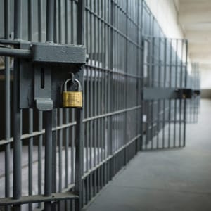 Justiça de MT nega recurso após réu alegar que furtou celular para trocar por cachorro-quente