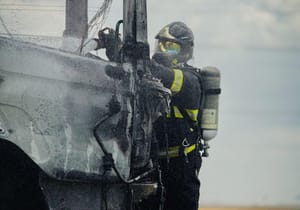 Fogo destrói caminhão em rodovia estadual e mobiliza equipe do Corpo de Bombeiros