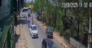 Câmera registra queda de veículo em córrego após motorista perder direção