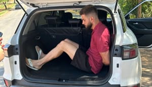 PC prende empresário flagrado em vídeo agredindo ex-mulher com chutes e pedra na rua