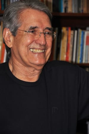 O rádio que chia na madrugada