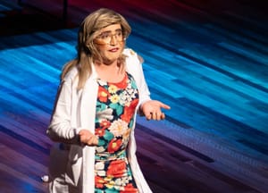 Eduardo Butakka retorna aos palcos com espetáculo “Professora não é palhaça” no Cine Teatro Cuiabá