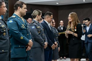 Virginia Mendes é agraciada com Medalha de 190 Anos da PM