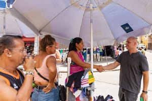 Feira atrai público na 13 de Junho e prefeito estuda nova edição em outro ponto do Centro