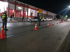Doze condutores são presos e 36 veículos removidos em operações Lei Seca em Cuiabá