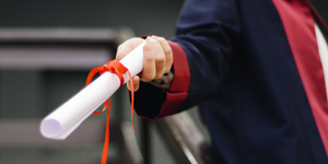 Faculdade em Mato Grosso é condenada por demorar 18 meses para entregar diploma