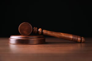 Marido que matou esposa com tiro e tentou forjar acidente de trânsito é condenado a 18 anos