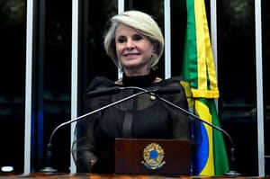 Margareth Buzetti deixa mandato e José Lacerda assume vaga no Senado