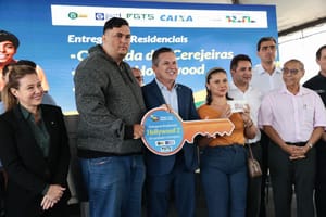 Mais 460 famílias recebem as chaves da casa própria pelo SER Família Habitação em VG